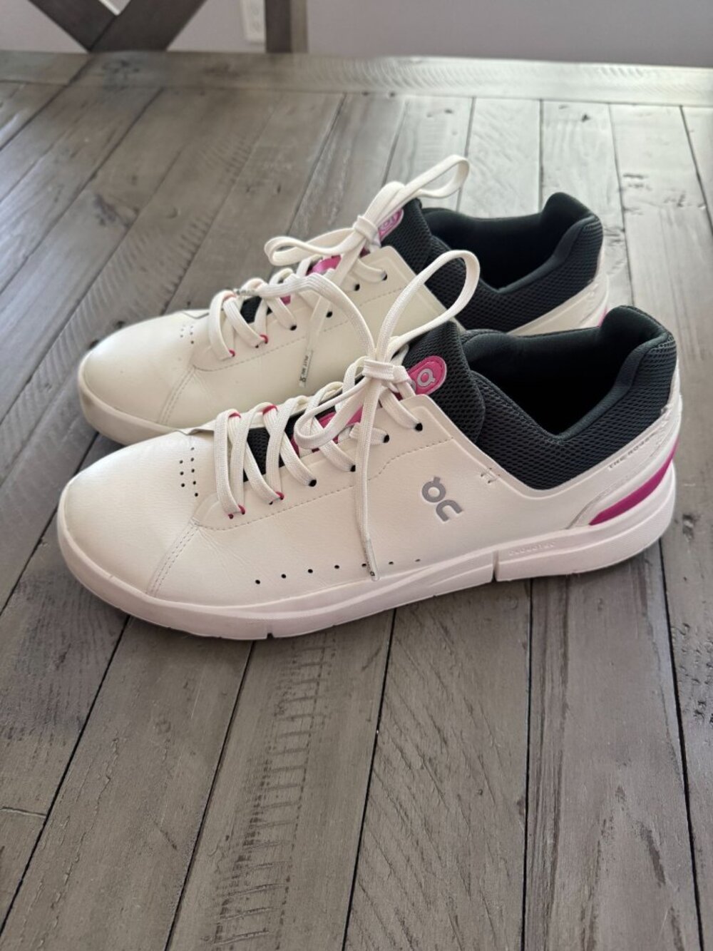 On Running Cloud Women's The Roger Advantage Sneakers White Pink Size 43 / 11